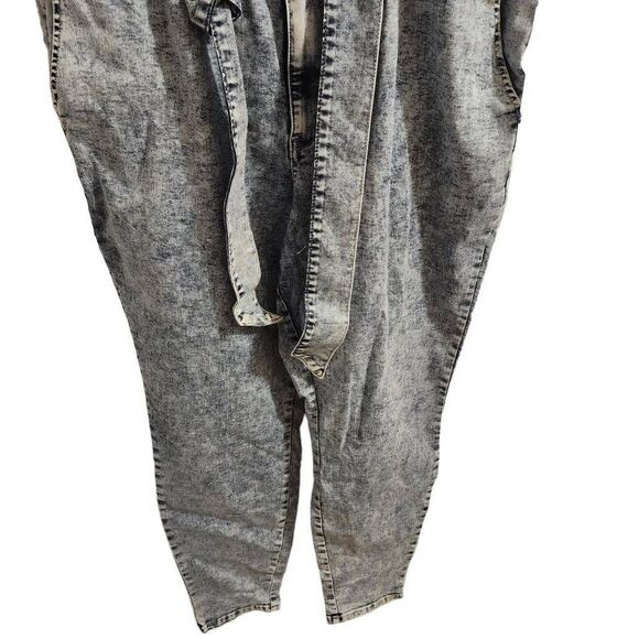 Fashion To Figure NWT Paperbag Stonewash Overall Suspender Pants Size 20 - Picture 7 of 10